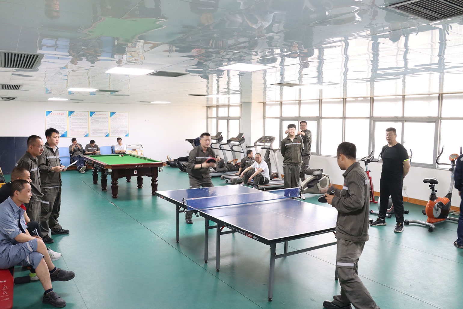 庆五一员工活动会：乒乓球赛
